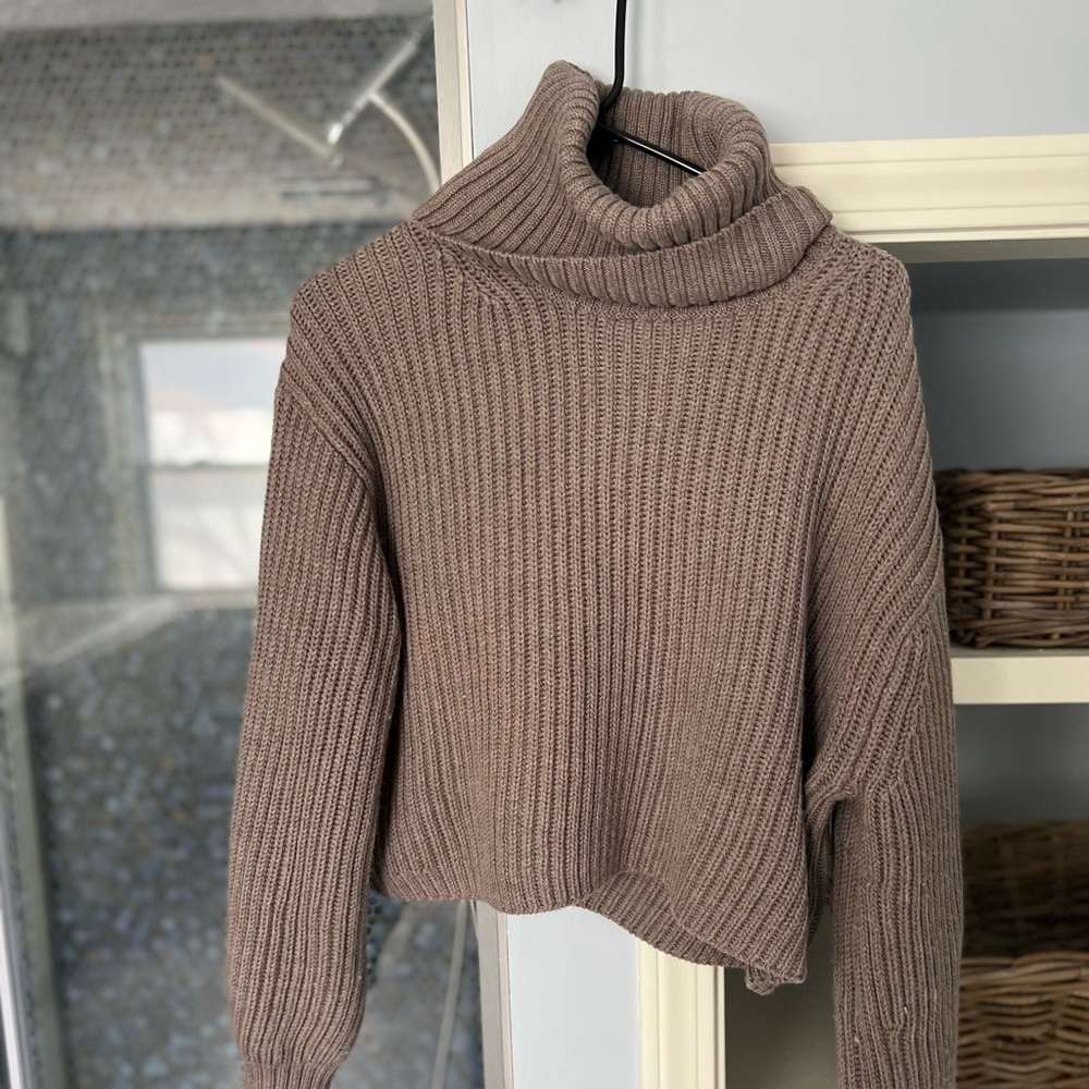 Aritzia Guell sweater